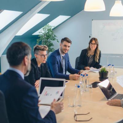 yy易游体育——带看跟进